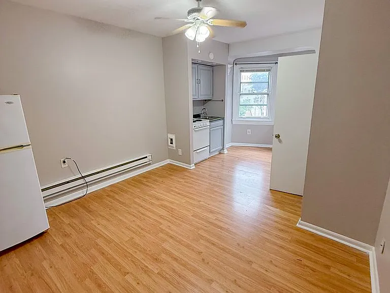 1121 Spruce St — Photo 2
