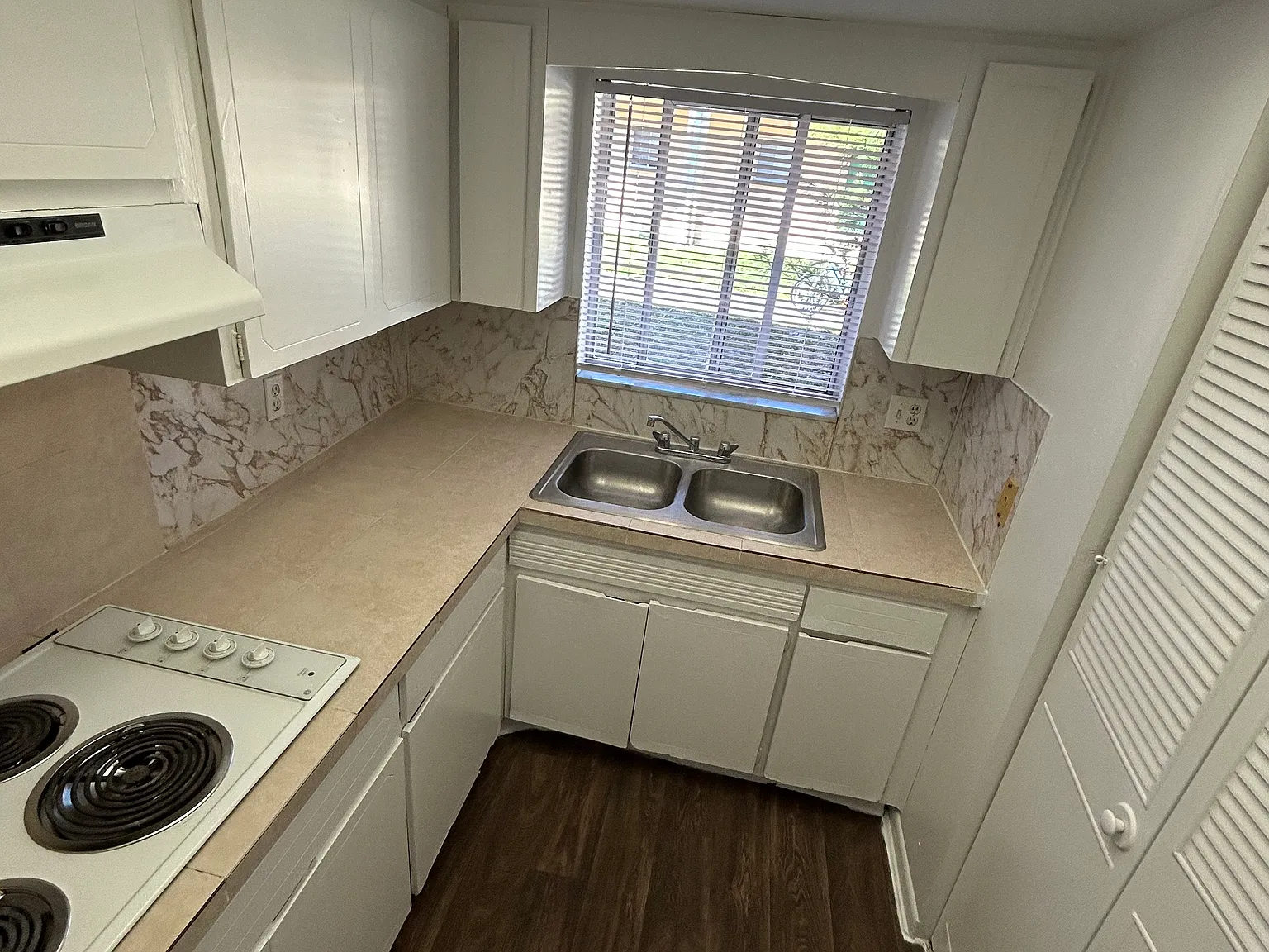 Lennox Court Apartments — Photo 3