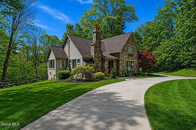 3rd image of 100 Southard Road