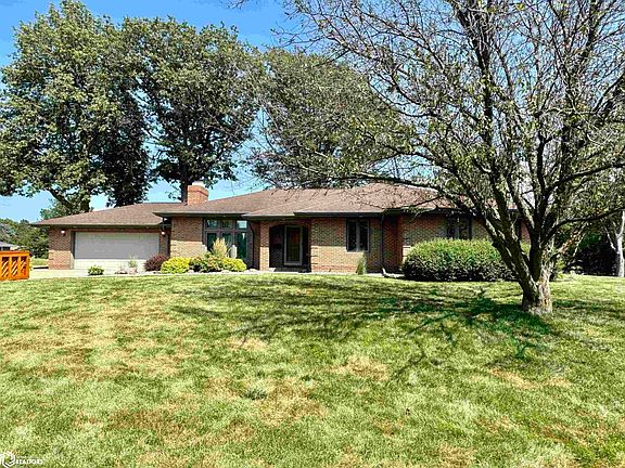 2nd image of 802 Parkcrest Ln