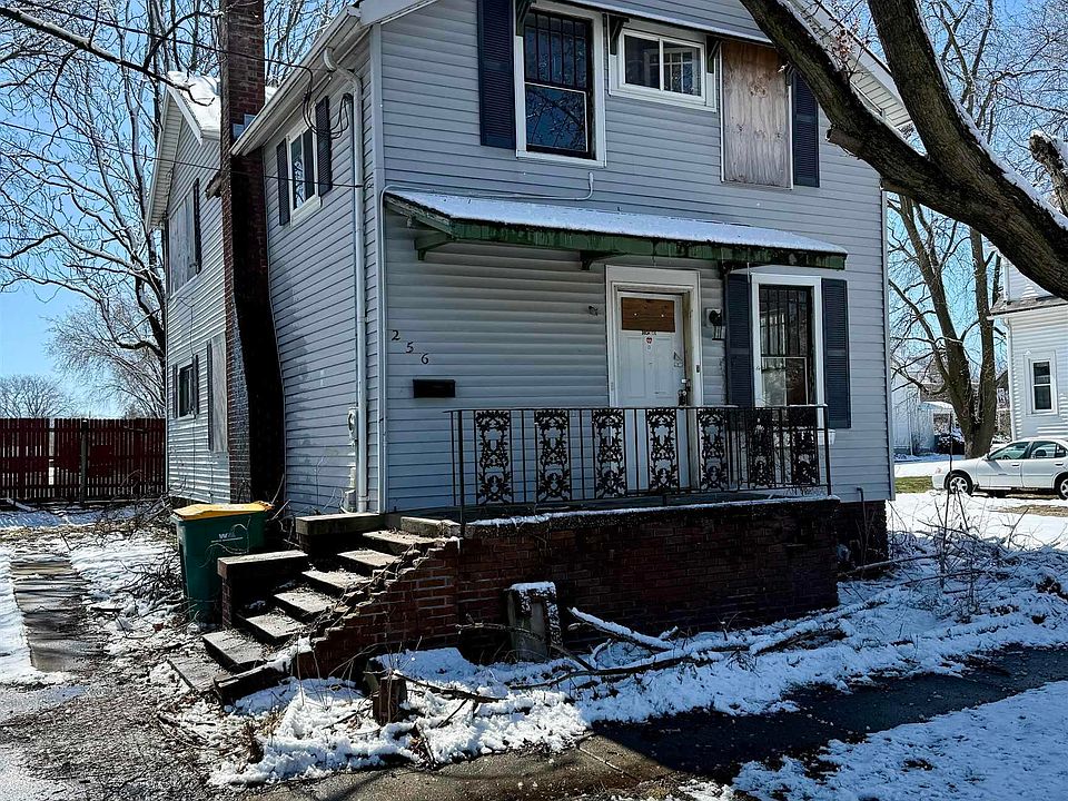 1st image of 256 Selden St