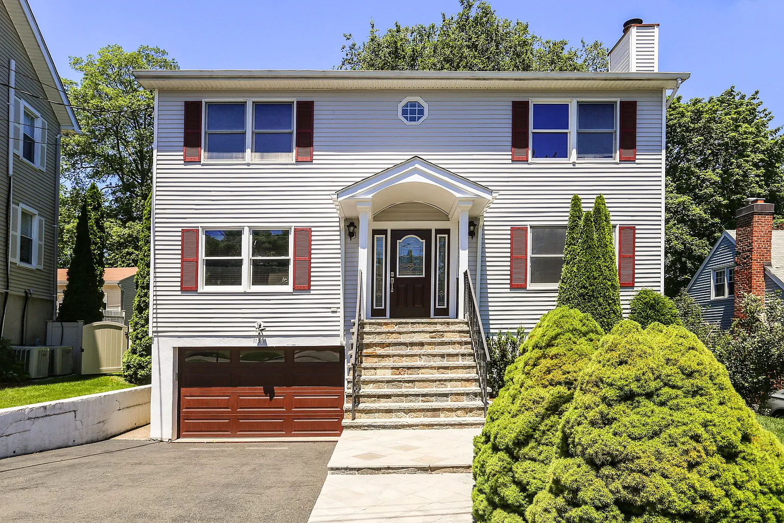 1138 Jensen Ave photo 1