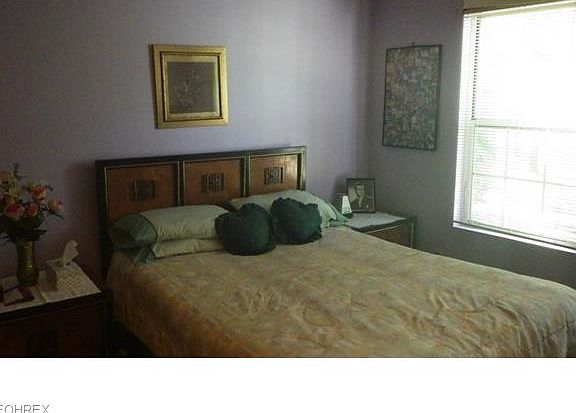 4th image of 213 S Oval Dr