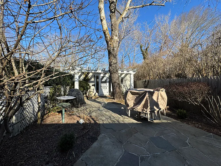 502 Cobb Rd — Photo 2