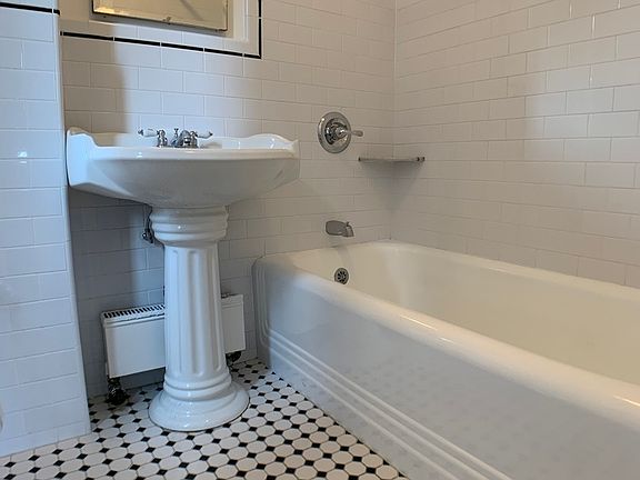 5th image of 311 E 72nd St APT 17E