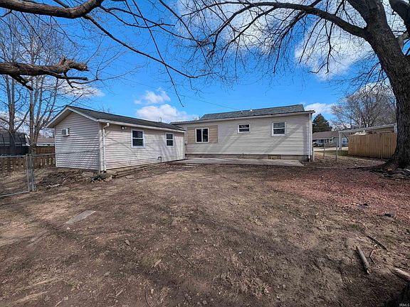 2nd image of 3 Maple Ct