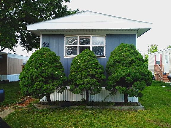 4th image of 42 College Dr