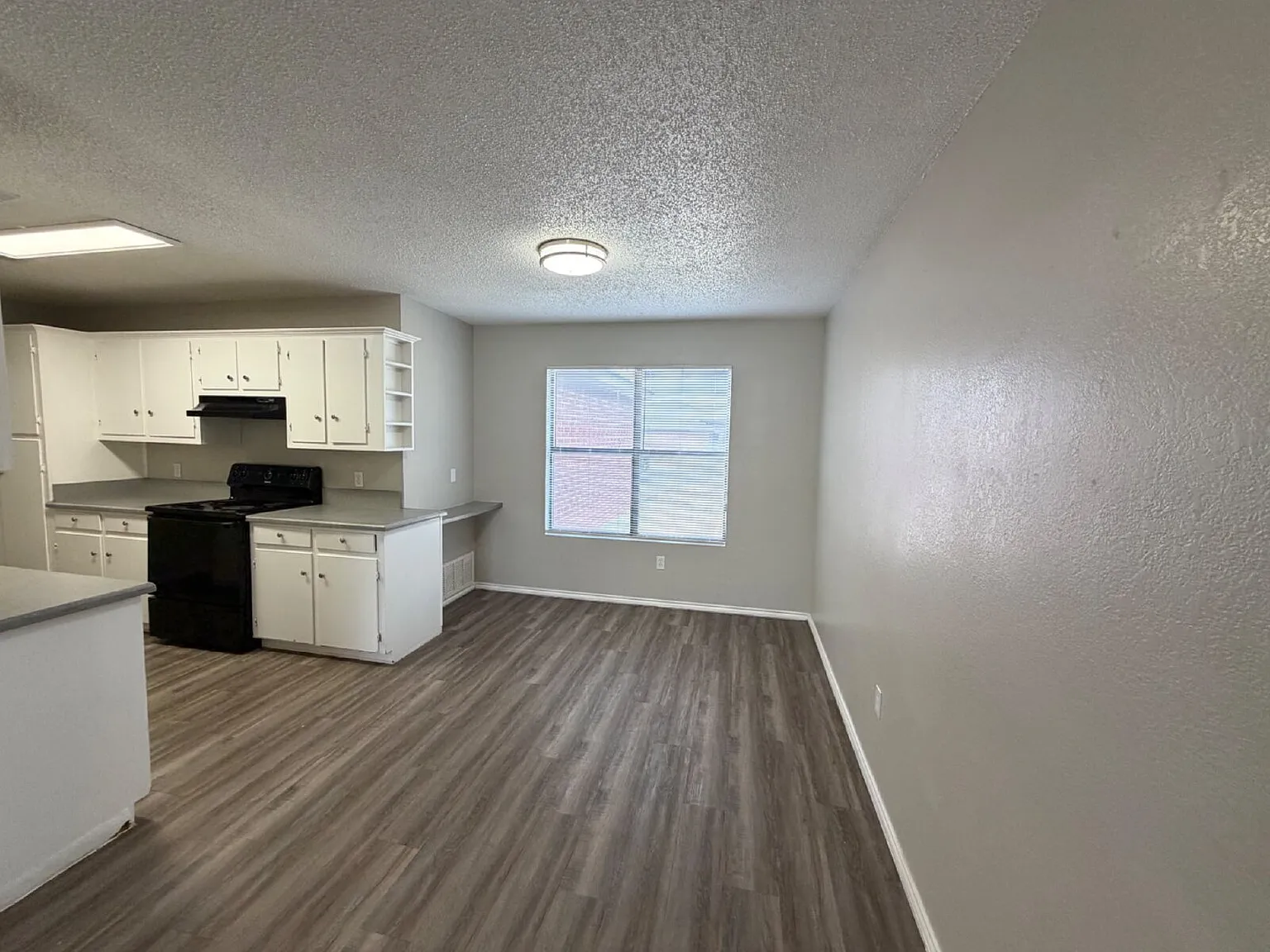 3 bed, 2.0 bath, 1594 sqft, $1,450 — Photo 4