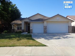 843 E Willow Cir, Hanford, CA 93230