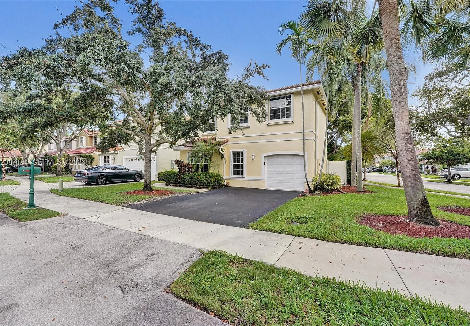 4 bed, 2.5 bath, 1872 sqft, $4,800 — Photo 2