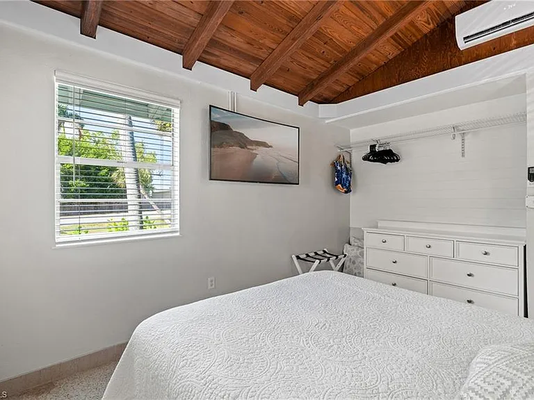 2134 Palm St — Photo 13