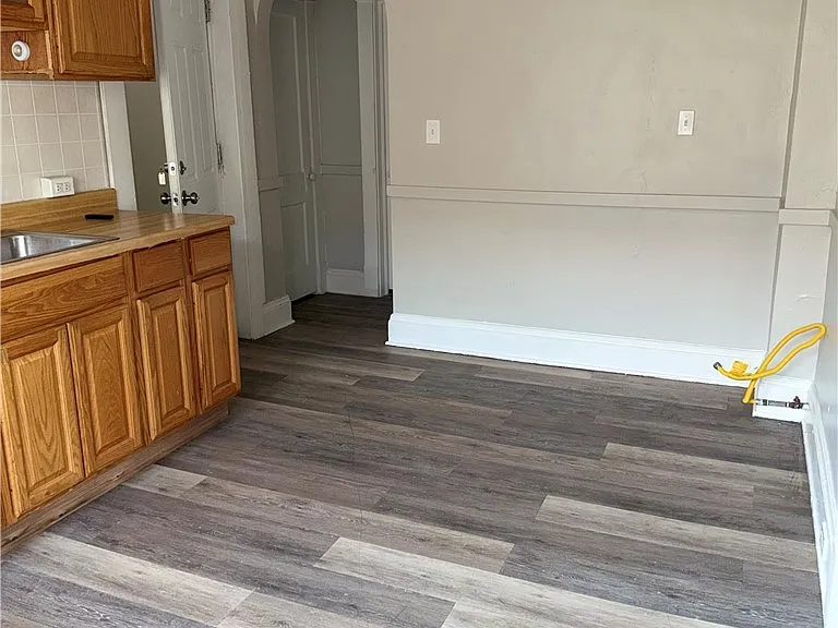 2778 E 120th St #3 — Photo 9
