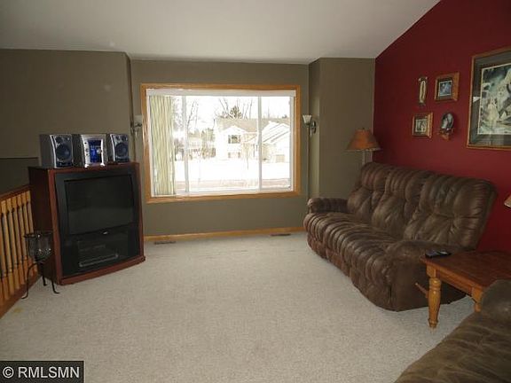 4th image of 340 Woodridge Dr