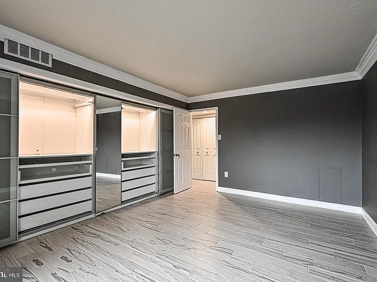 1300 Army Navy Dr #425 — Photo 30