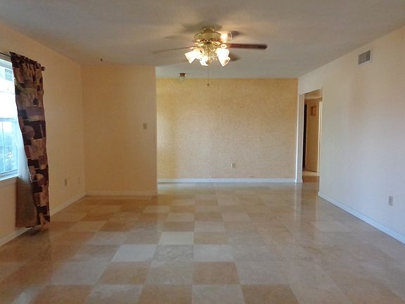 5th image of 707 W Fern Ave