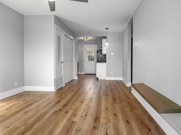 4th image of 4805 Richmond Ave #B