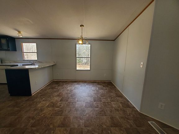 3rd image of 25 Kelly Ct S
