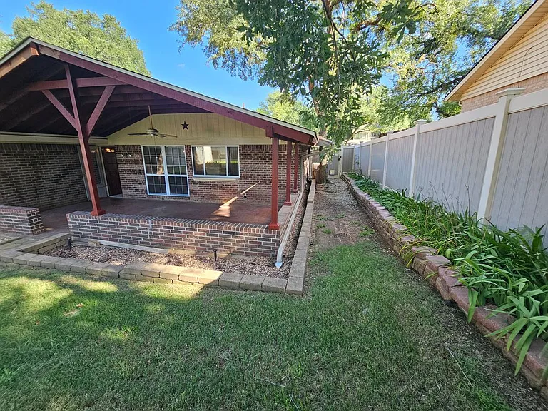 405 Atkerson Ln — Photo 32