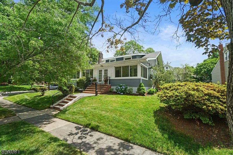 1st image of 55 Brookfield Ave