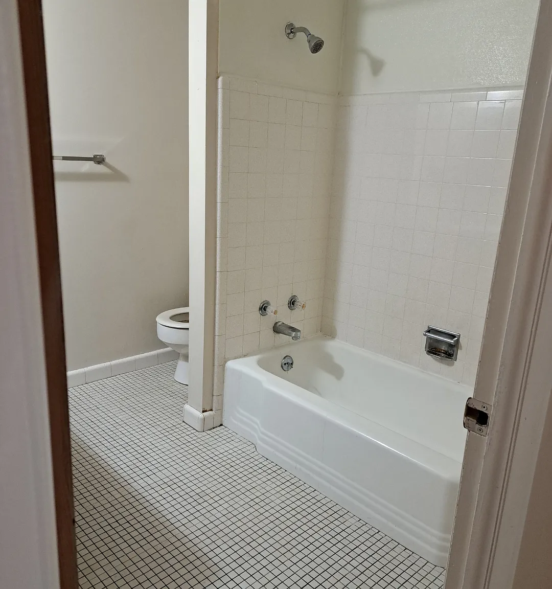 2 bed, $950 — Photo 2