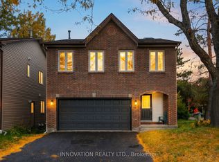 2 Hackett St, Ottawa, ON K1V 0P8