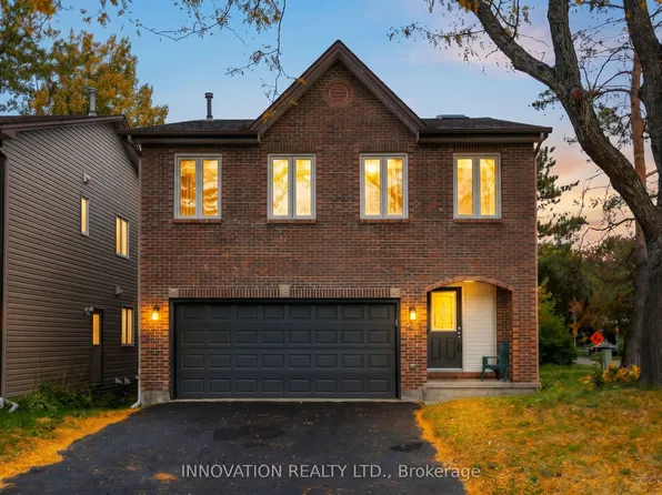 2 Hackett St, Ottawa, ON K1V 0P8