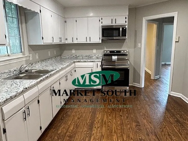 305 Forrest Ave — Photo 4