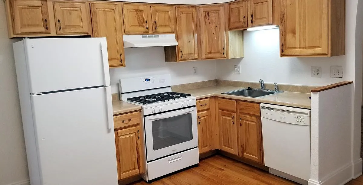 2 bed, 730 sqft, $1,700 — Photo 2