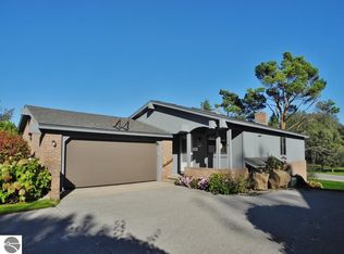 725 N Apple Tree Dr UNIT 3, Suttons Bay, MI 49682