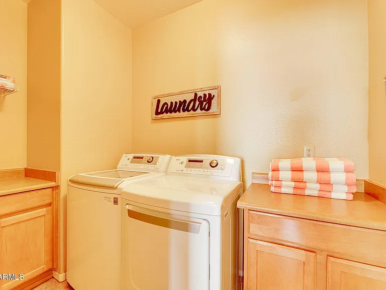 9746 E Coopers Hawk Dr — Photo 16