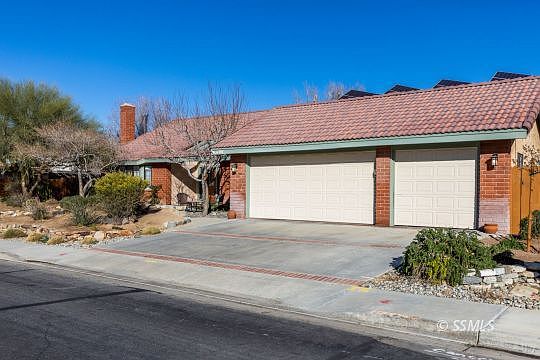 3rd image of 1100 Meadowview Ln