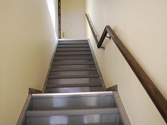 4th image of 7517 Metropolitan Ave