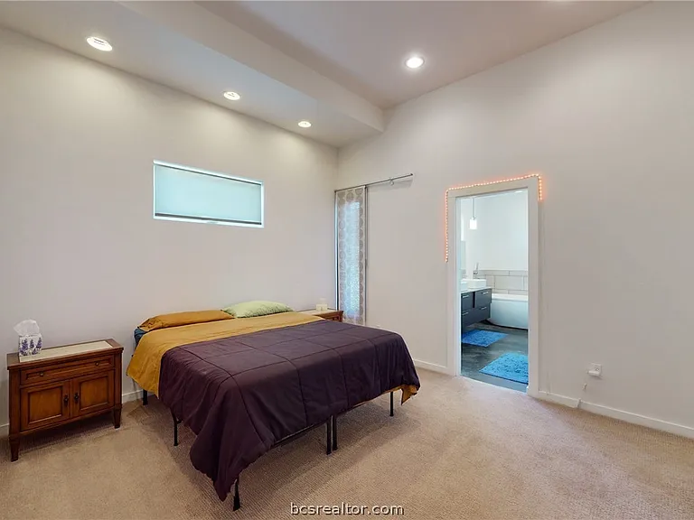 217 N Houston Ave — Photo 14