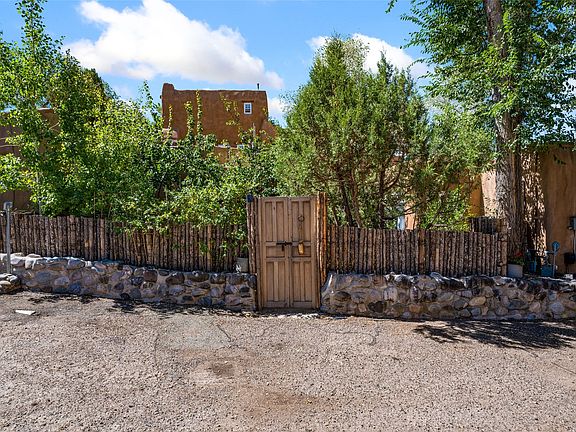 3rd image of 322 Magdalena Rd APT 1
