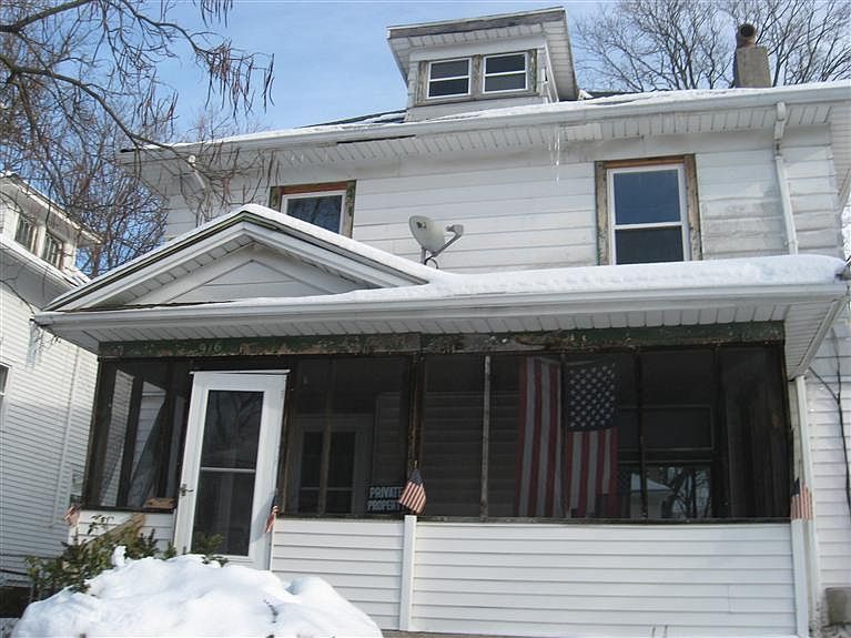 1st image of 916 Bryn Mawr Dr