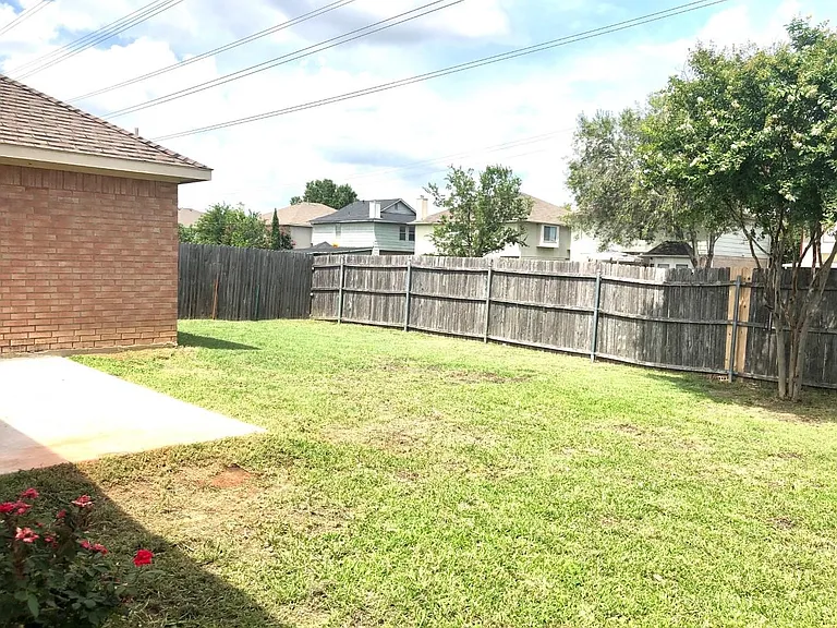 5617 Wellston Dr — Photo 22