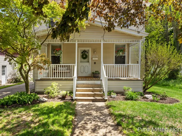 1050 Woodrow Ave NW, Grand Rapids, MI 49504