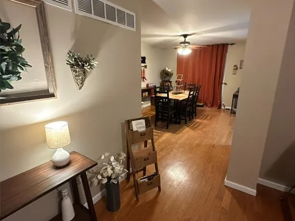 2809 Essex St, Saint Charles, MO 63301