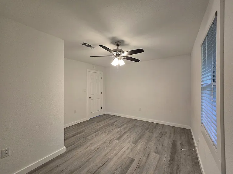 202 Marston Ave — Photo 13