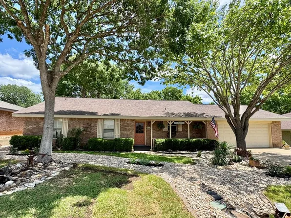 207 Candice Dr, Kerrville, TX 78028