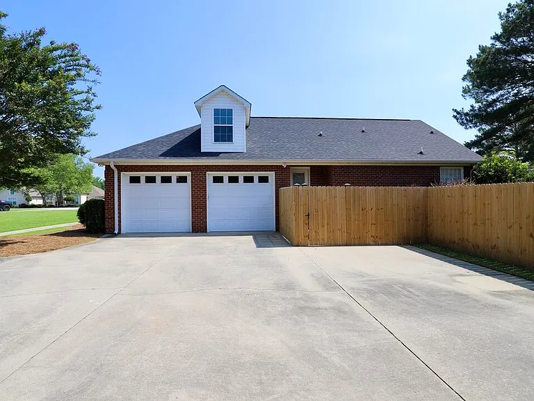 595 Saint Augustine Dr — Photo 6