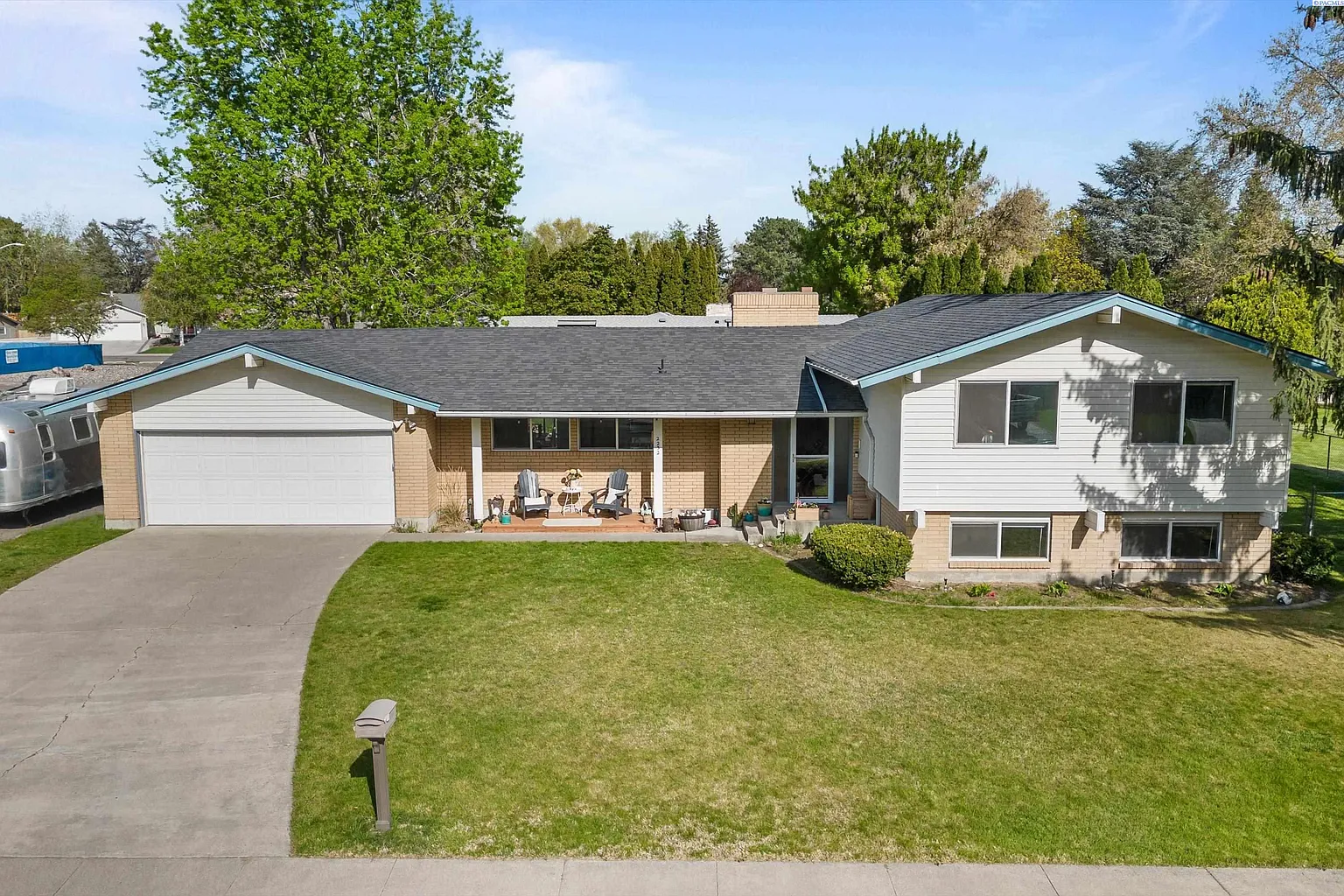 2232 Camas Ave photo 1