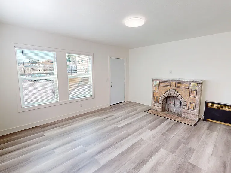 501 W Macarthur Blvd #E — Photo 3