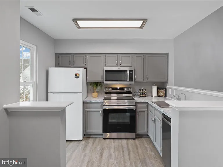 9422 Scarlet Oak Dr — Photo 5