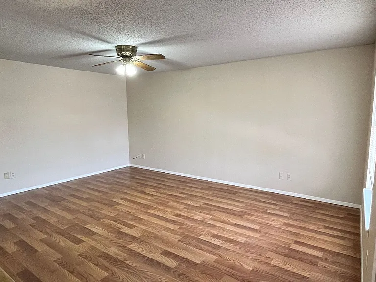 1383 W McNeill St #5 — Photo 2