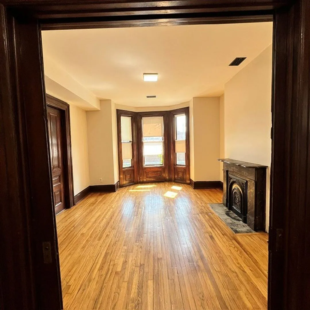 Peterboro & Charlotte Houses in Midtown — Photo 3