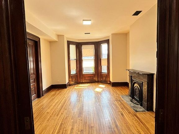 3rd image of 39 Peterboro St #66-101