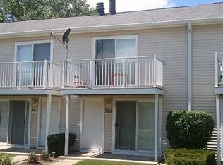 385 Meadow Green Ln, Round Lake Beach, IL 60073