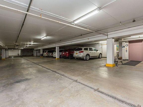 5th image of 522 Story St