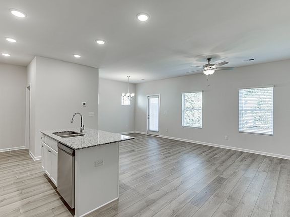 3rd image of 4687 Fullerton Dr